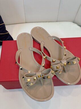 Valentino Nude Rockstud Bow Flip Flops